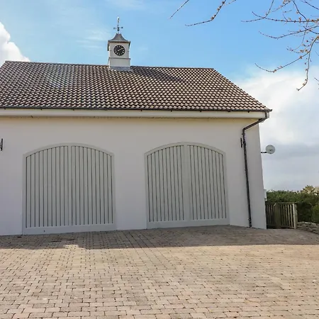 Holiday home Rosnacarthna *